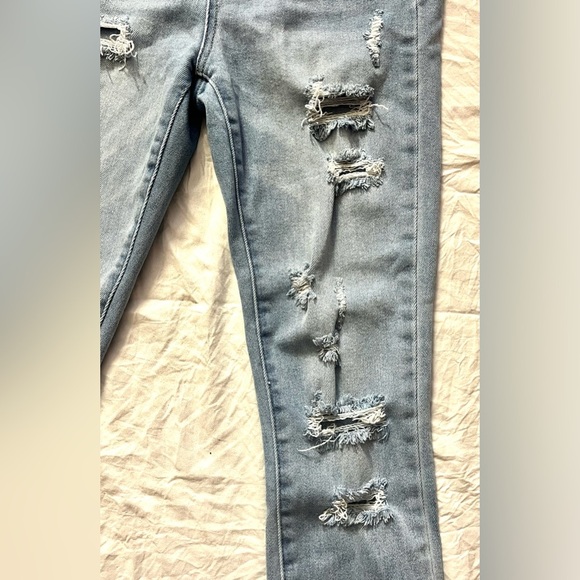 Cello Women's Distressed Light Blue Jeans Size 7 - Picture 6 of 15
